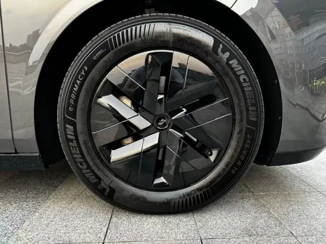 Li Auto MEGA — Фото автомобиля 18