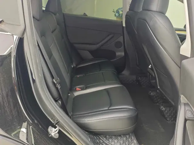 Tesla Model Y — Фото автомобиля 26