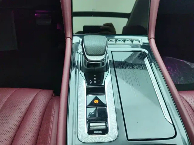 Hongqi H5 — Фото автомобиля 16