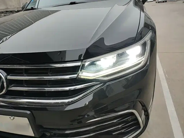 Volkswagen Tiguan L — Фото автомобиля 23