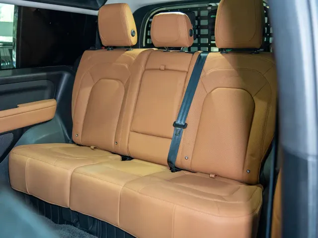 Land Rover Defender — Фото автомобиля 20