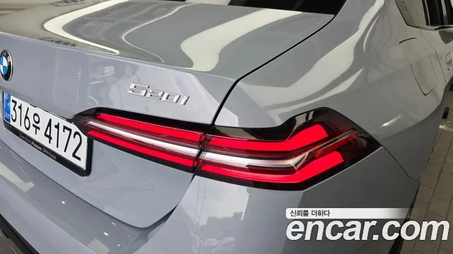 BMW 5-Series — Фото автомобиля 23