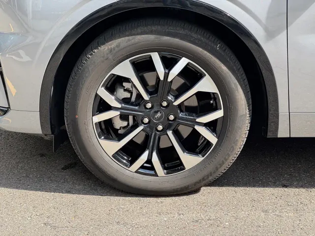 Ford Edge — Фото автомобиля 5