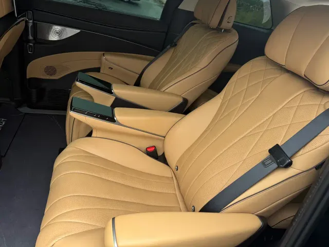 Denza Denza D9 2024 DM-i 980 AWD Flagship — Фото автомобиля 11