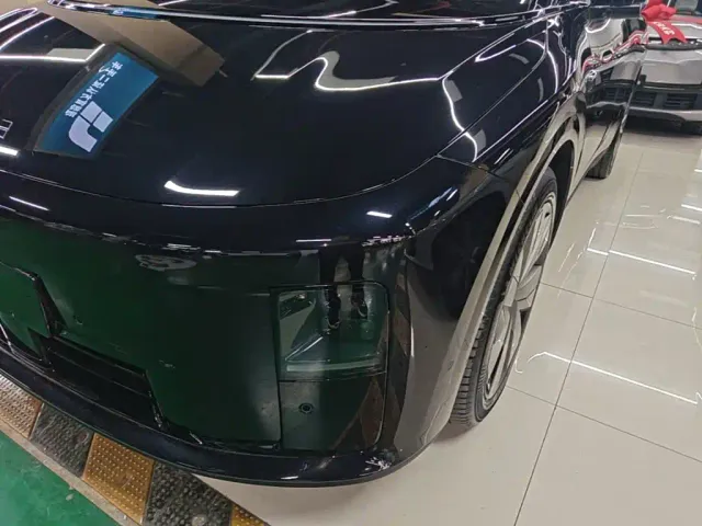 Li Auto i8 — Фото автомобиля 23