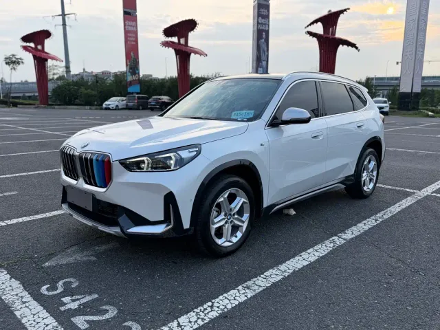 Фотография автомобиля — BMW X1