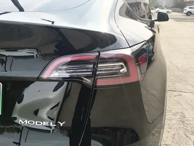 Tesla Model Y — Фото автомобиля 7
