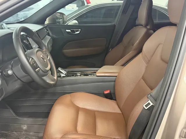 Volvo XC60 — Фото автомобиля 5