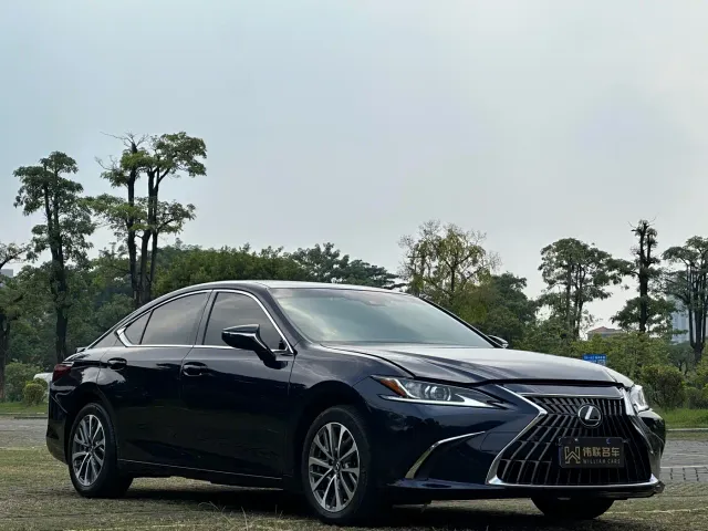 Lexus ES — Фото автомобиля 3