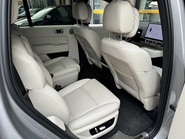 Li Auto L8 — Фото автомобиля 20
