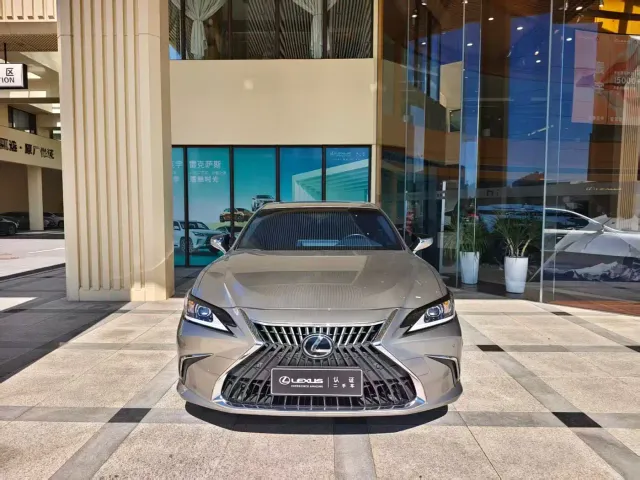 Lexus ES — Фото автомобиля 2