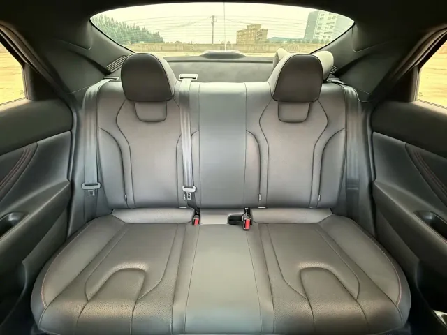 Hyundai Elantra — Фото автомобиля 12