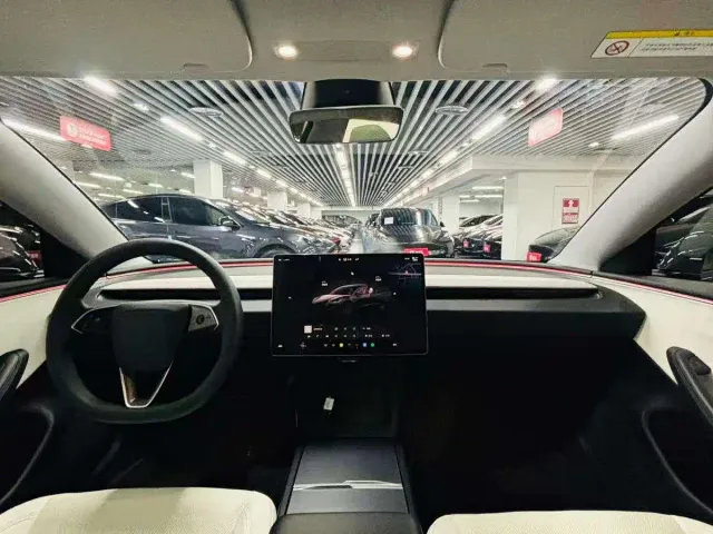 Tesla Model 3 — Фото автомобиля 7