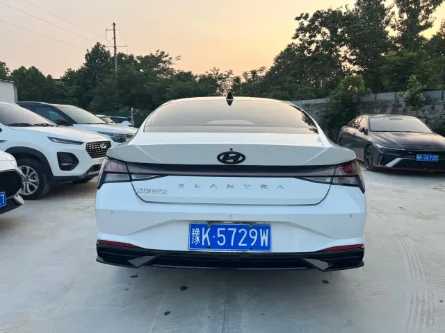 Hyundai Elantra — Фото автомобиля 5