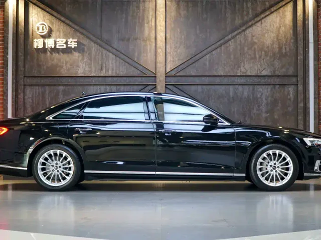 Audi A8 — Фото автомобиля 21