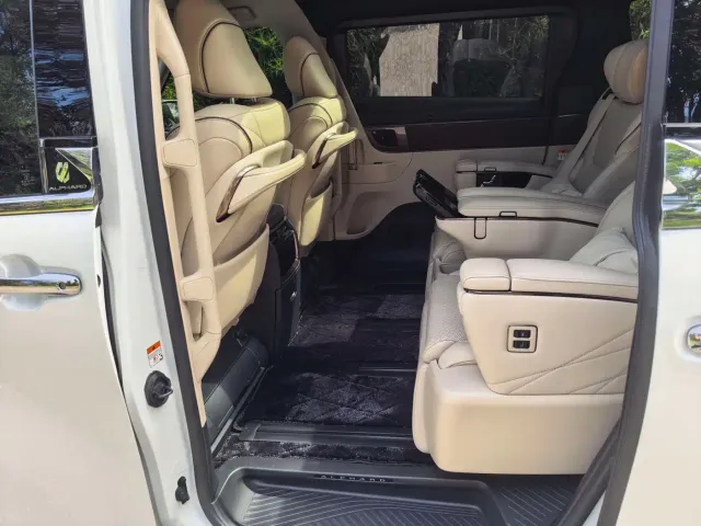 Toyota Alphard — Фото автомобиля 8