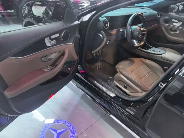 Mercedes-Benz E-Class — Фото автомобиля 12