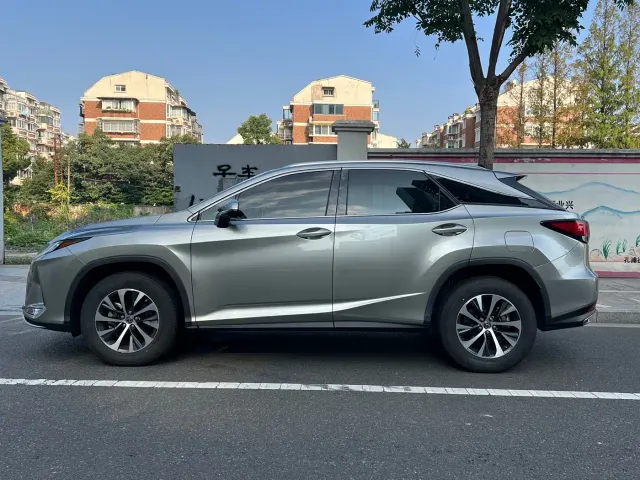 Lexus RX — Фото автомобиля 14
