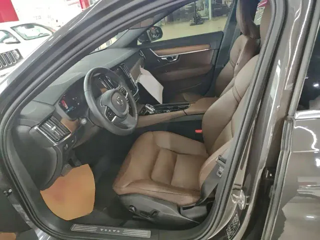 Volvo S90 — Фото автомобиля 14