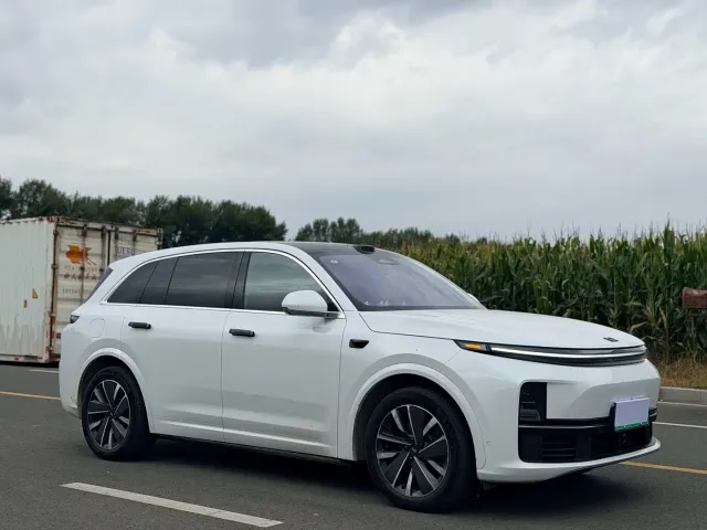 Li Auto L7 — Фото автомобиля 3