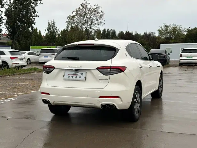 Maserati Levante — Фото автомобиля 6