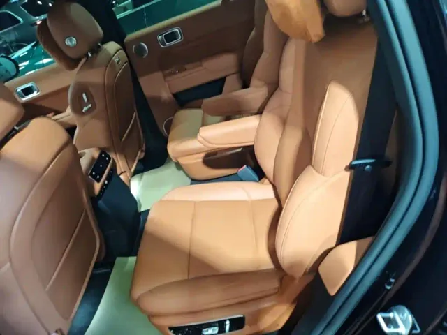 Li Auto L8 — Фото автомобиля 16