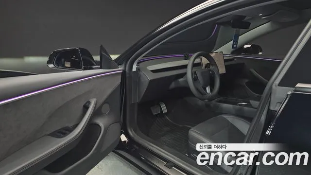 Tesla Model 3 — Фото автомобиля 10