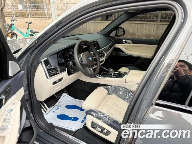 BMW X7 xDrive 40i M Sport Онлайн Exclusive Edition 6 мест — Фото автомобиля 8