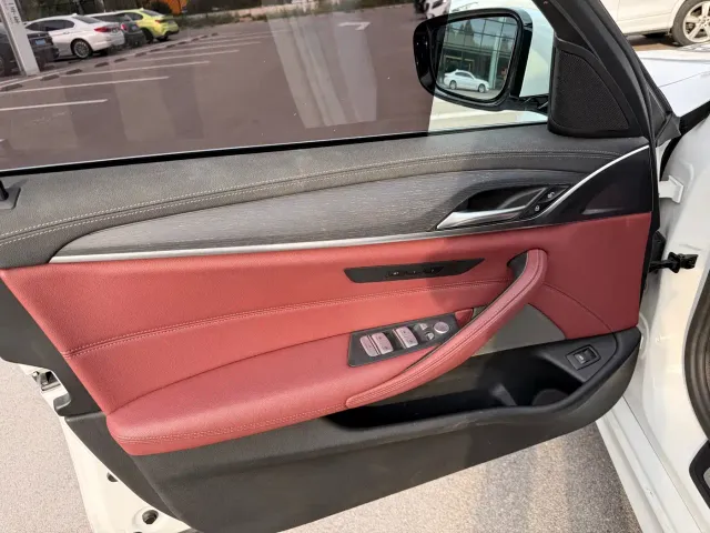 BMW 5 Series — Фото автомобиля 4