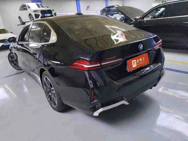 BMW 5 Series — Фото автомобиля 4