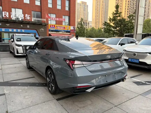 Hyundai Elantra 2022 1.5L CVT LUX Premium Edition — Фото автомобиля 7