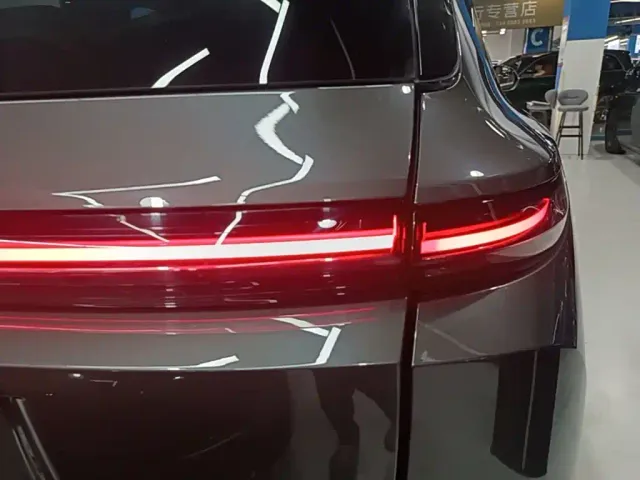 Li Auto L9 — Фото автомобиля 7