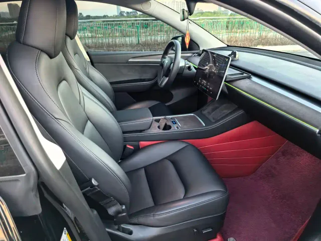 Tesla Model Y — Фото автомобиля 11