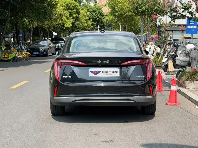 Hongqi E-QM5 — Фото автомобиля 5