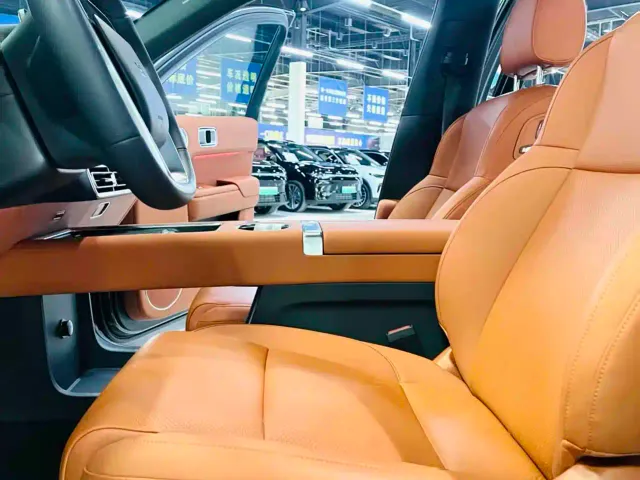 Li Auto L8 — Фото автомобиля 5