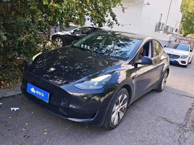 Фотография автомобиля — Tesla Model Y