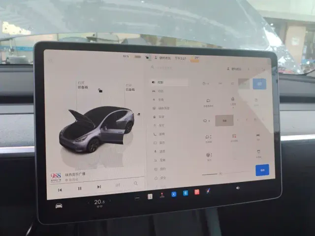 Tesla Model Y — Фото автомобиля 20