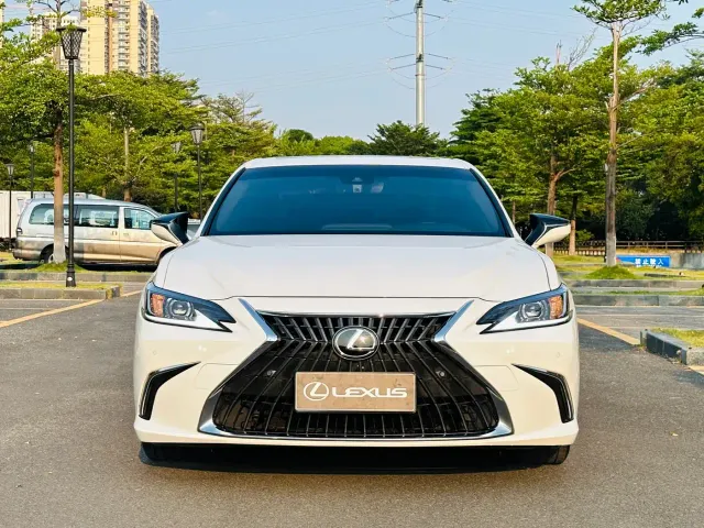 Lexus ES — Фото автомобиля 2