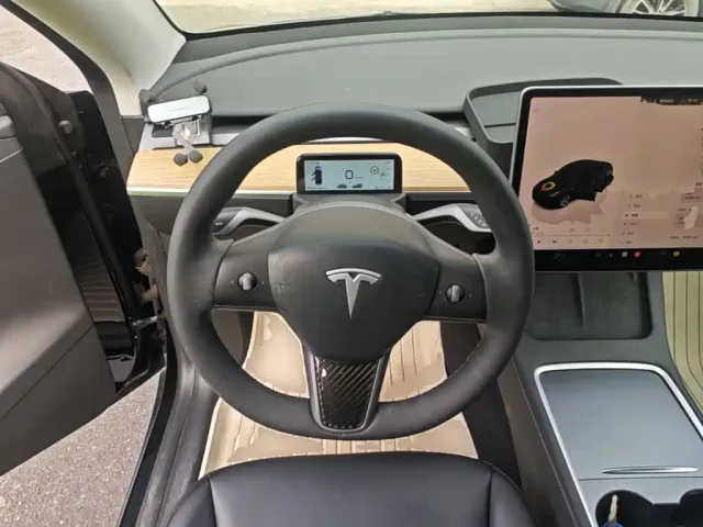 Tesla Model Y — Фото автомобиля 10