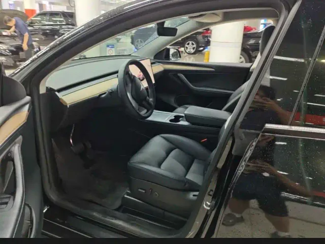 Tesla Model Y — Фото автомобиля 7