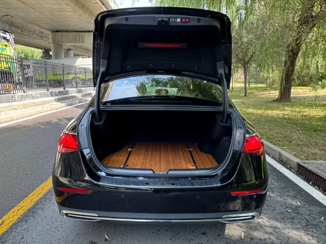 Mercedes-Benz E-Class — Фото автомобиля 12