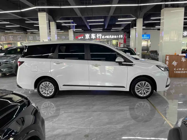 Wuling Jiachen — Фото автомобиля 5