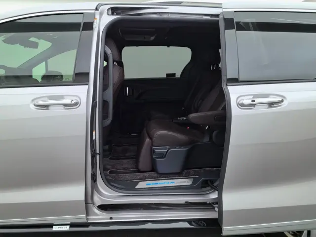 Toyota Sienna — Фото автомобиля 12
