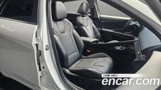Hyundai AVANTE Avante (CN7) — Фото автомобиля 12