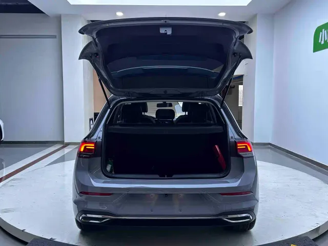 Volkswagen Golf — Фото автомобиля 21