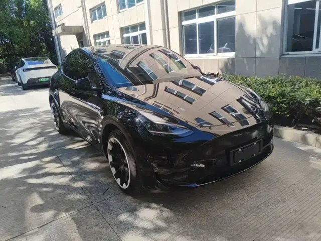 Tesla Model Y — Фото автомобиля 3
