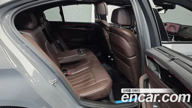 BMW 5 Series G30 — Фото автомобиля 12