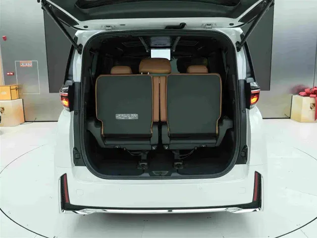 Toyota Vellfire — Фото автомобиля 25