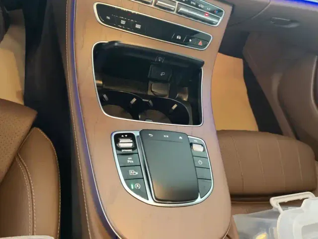 Mercedes-Benz E-Class — Фото автомобиля 16