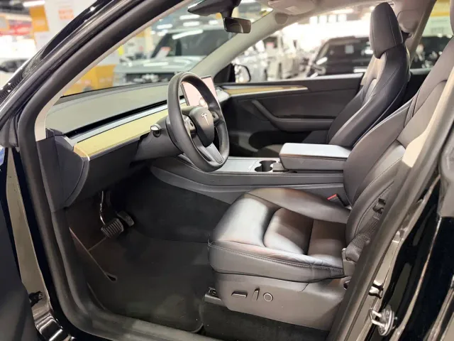 Tesla Model Y — Фото автомобиля 5